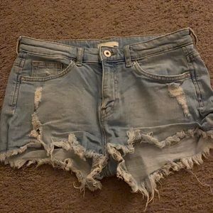 Women’s H&M denim shorts size 6 in great condition